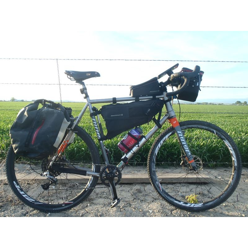 Torba na ramę BLACKBURN OUTPOST TOP TUBE 1L wodoodporna